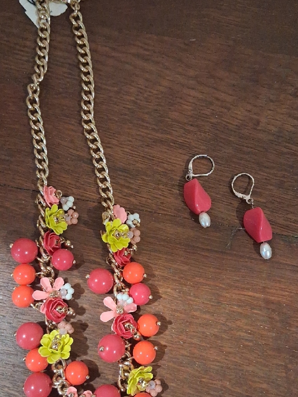 Talbots Gold-Tone Floral Necklace in Coral, Orange & Yellow & Unbranded Earrings - Picture 2 of 2